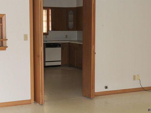 5th image of 104 Jeannine St