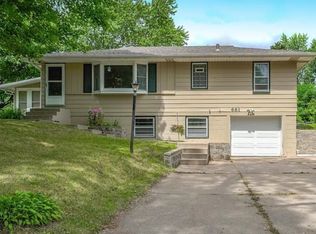 661 Belmont Ln W, Roseville, MN 55113