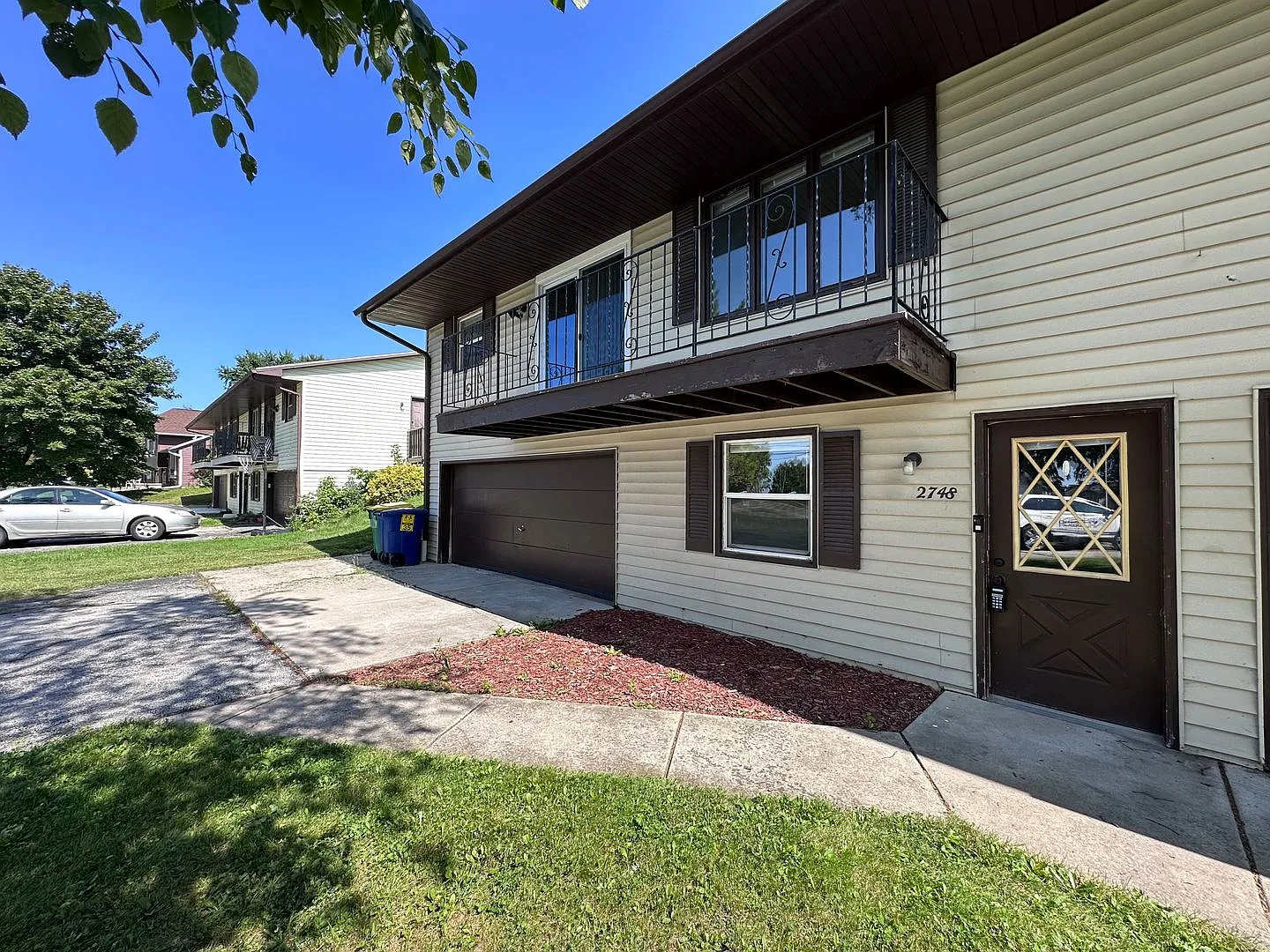 2746 - 2748 Nicolet Dr - Duplex — Photo 4