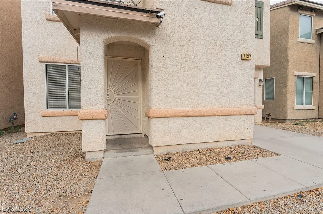 3 bed, 2.5 bath, 1310 sqft, $1,795 — Photo 2