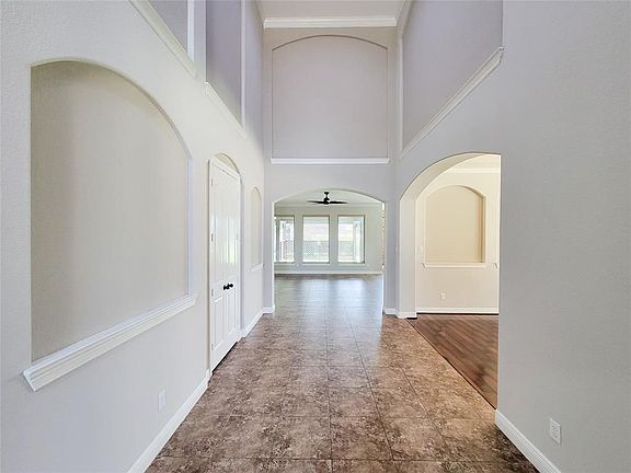 5th image of 23003 Prairie Lake Ct