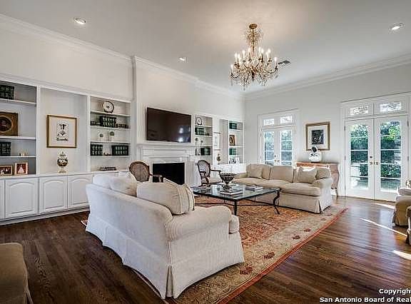 4th image of 603 Ivy Ln