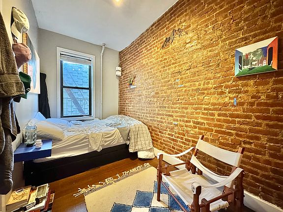 3rd image of 210 Humboldt St APT 13