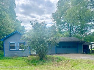 207 W Saugerties Rd, Saugerties, NY 12477