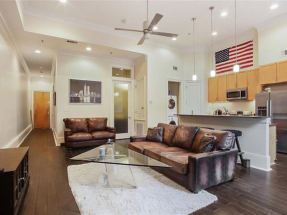 3rd image of 339 Carondelet St Unit 2D