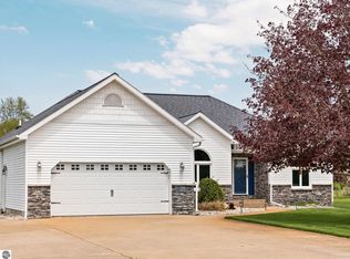 8480 Farm Ln, Cadillac, MI 49601
