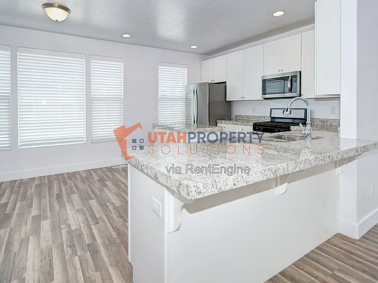 1790 W Dalmeny Way — Photo 12