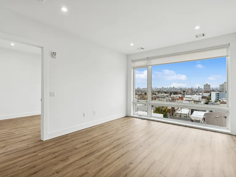 6901 Madison — Photo 10