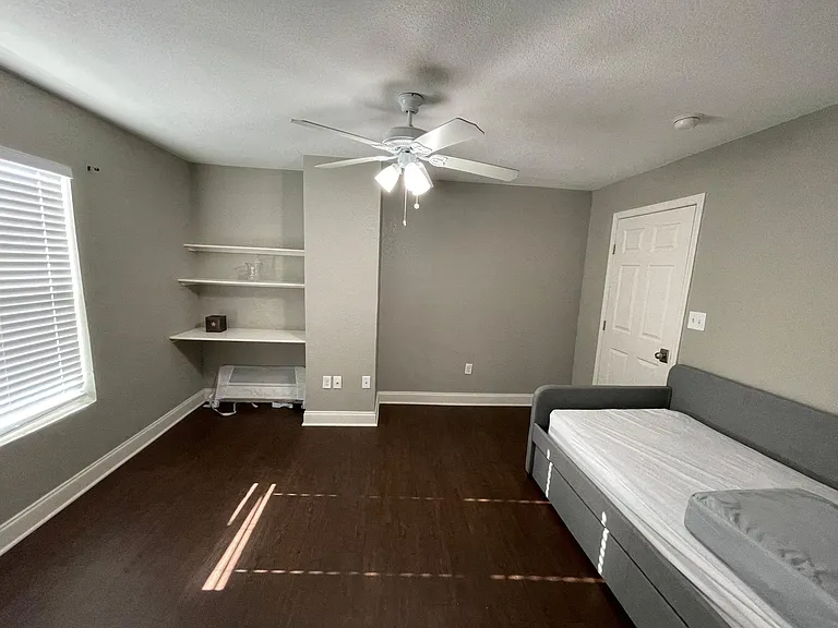 2304 Washington Ave — Photo 5