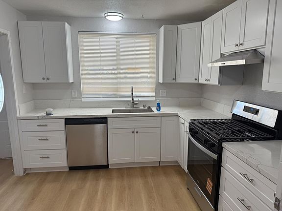 3rd image of 1910 Fernwood Dr
