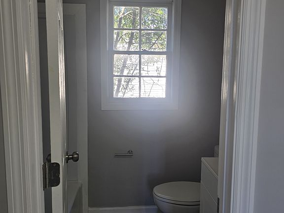 5th image of 838 Northside Dr E