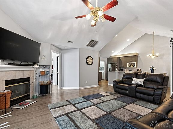 3rd image of 2072 Willow Run Cir