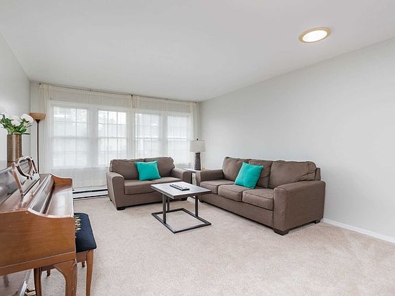 4th image of 184 Revere Dr