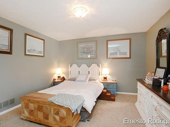5th image of 1762 Bristol Ave NW