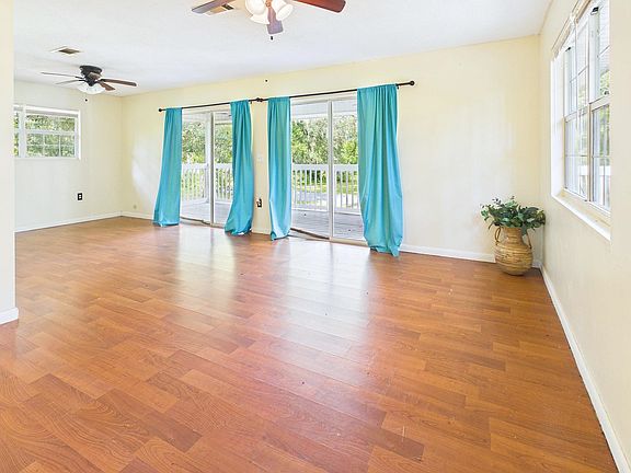 11th image of 117 Davis Dr