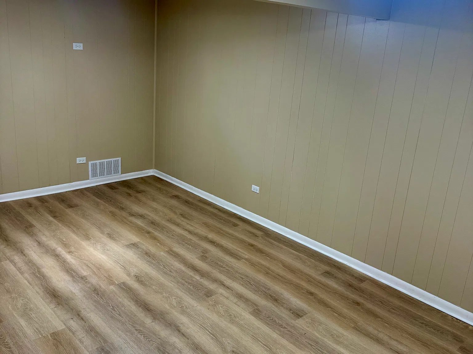 3 bed, 1200 sqft, $1,975 — Photo 3