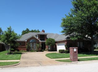 2504 Fox Glenn Cir, Bedford, TX 76021