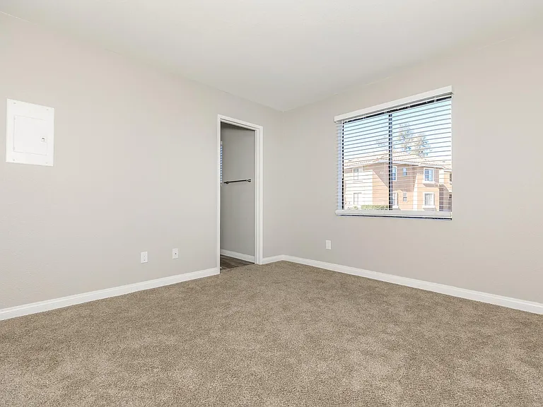 Smoketree Apartments — Photo 51