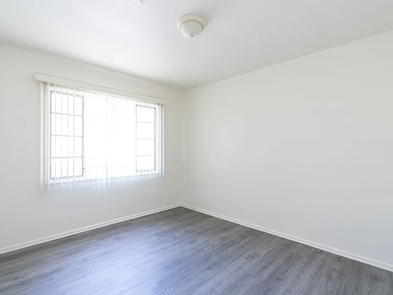 LA Beverly Glen — Photo 12