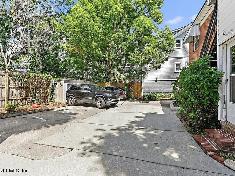 1840 Cherry St — Photo 12