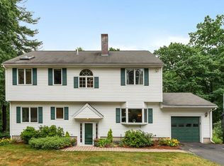 35 Hayden Ln, Bedford, MA 01730