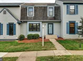 7 Jermyn Ct, Sterling, VA 20165