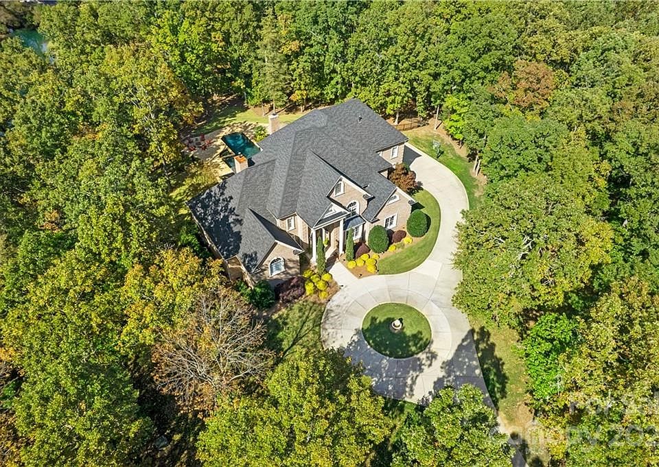 1st image of 9724 Sedgefield Dr