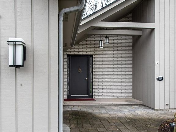 3rd image of 12 Olde Orchard Ln