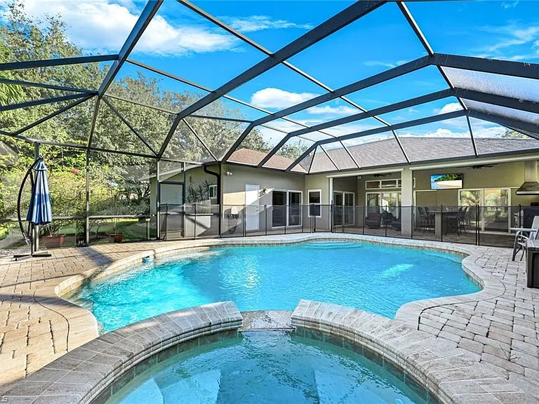 7500 Woodland Bend Cir — Photo 27