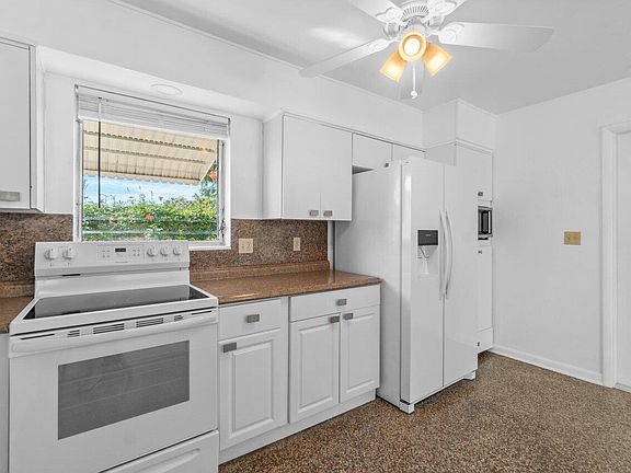 4th image of 2021 N Waterway Dr