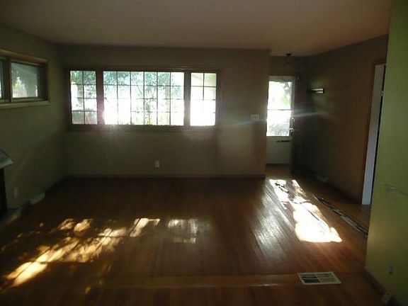 4th image of 4921 Beard Ave S