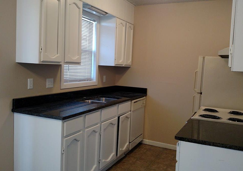 Kitchen with Granite