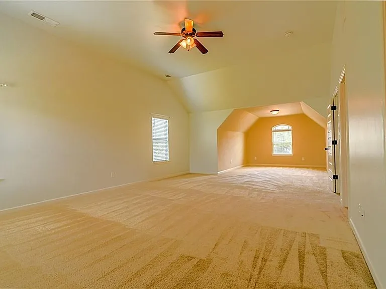 921 Prather Ct — Photo 12