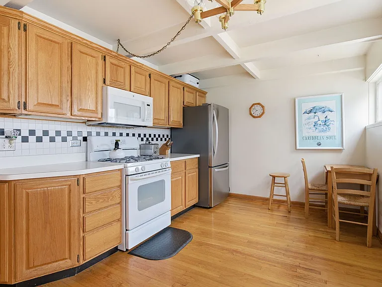 155 E Madison St — Photo 15