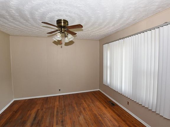 4th image of 404 Truman Cir