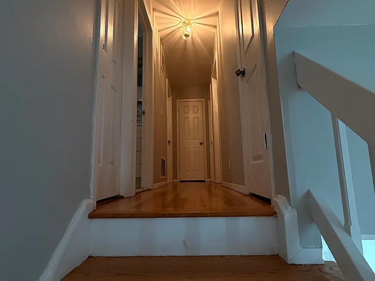32 Waverly Dr W — Photo 1