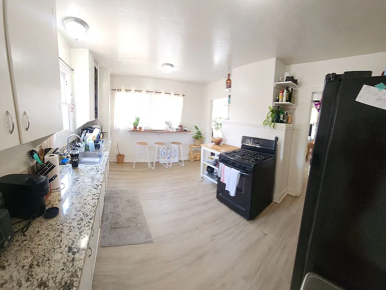 550-554 556 Foothill Blvd — Photo 56