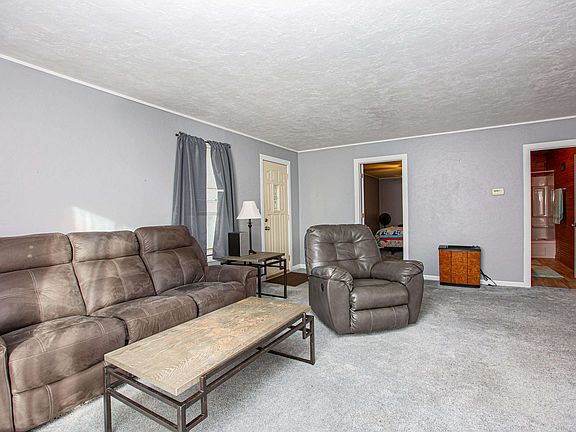 4th image of 300 Jewett St