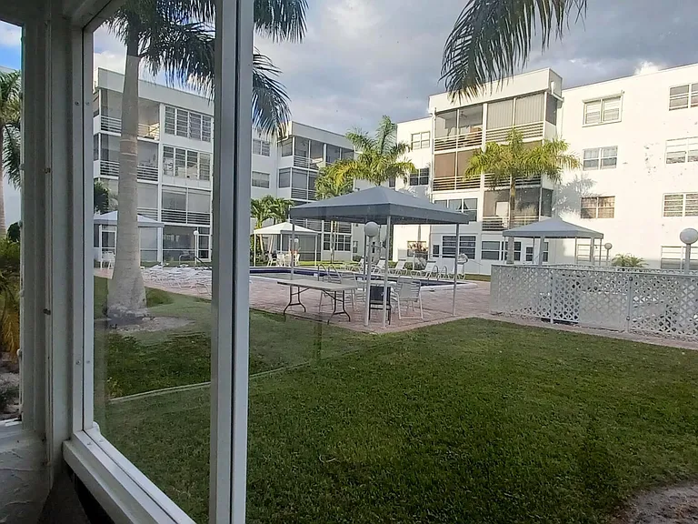 2998 E Sunrise Lakes Dr E #121 — Photo 25
