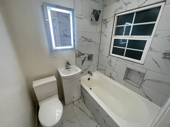 3rd image of 4519 Willowbrook Ave #4519B