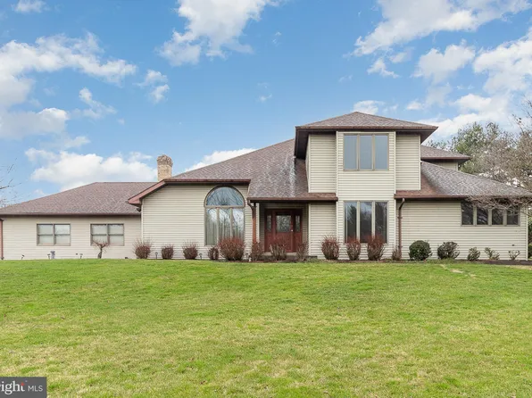 81 Hoover Rd, Carlisle, PA 17015