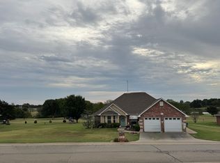 923 Country Club Dr, Cushing, OK 74023
