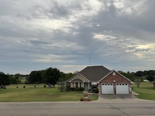923 Country Club Dr, Cushing, OK 74023