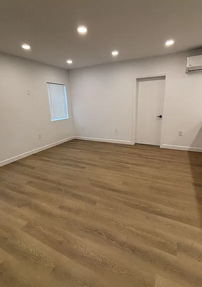 2280 S Barrington Ave #10 — Photo 3