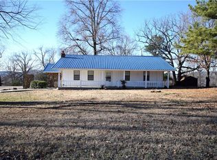 2714 Simmons Cir, Mountainburg, AR 72946