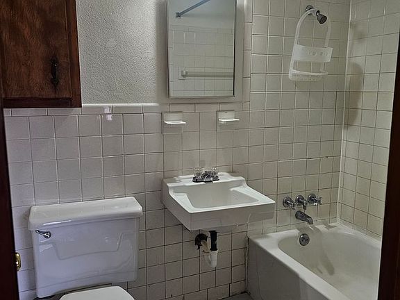 4th image of 1514 W 4th St #3