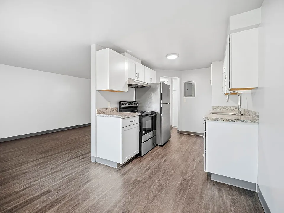 1432 W 10th Ave