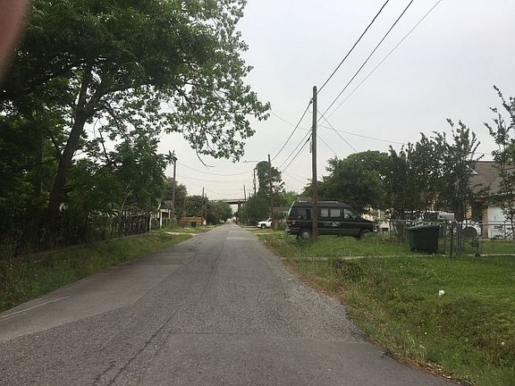 4th image of 9243 E Avenue P
