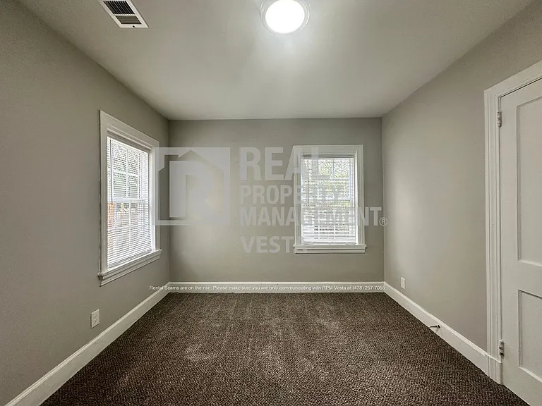 1076 Carlisle Ave — Photo 8