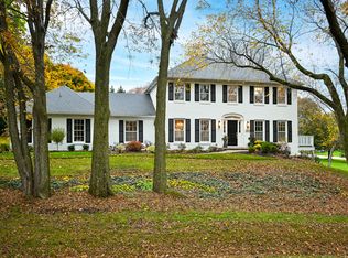 102 Crane Rd, Saint Charles, IL 60175